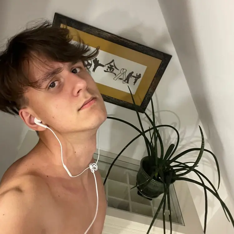 Я Богдан, 20, из Калининграда, ищу знакомство для регулярного секса