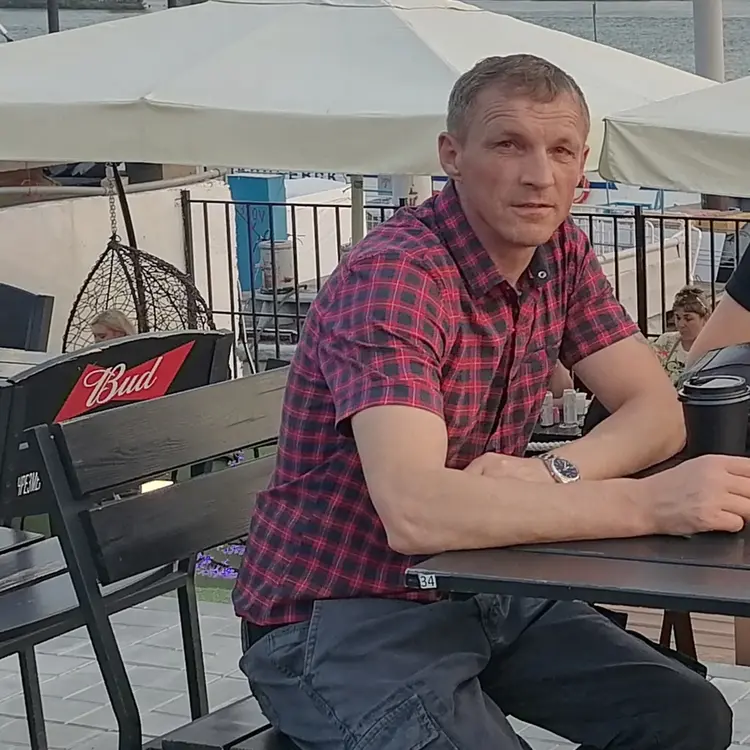 Я Анатолий, 44, из Нефтеюганска, ищу знакомство для постоянных отношений