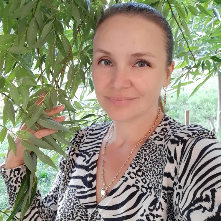 Я Тетяна Розовая, 45, из Киева, ищу знакомство для приятного времяпровождения