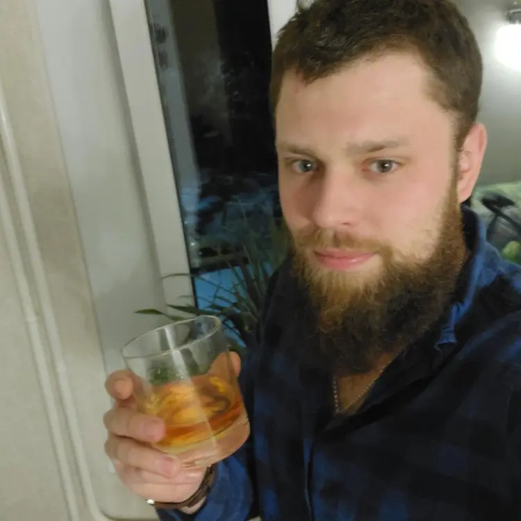 Александр из Кременчуга, мне 29, познакомлюсь для регулярного секса