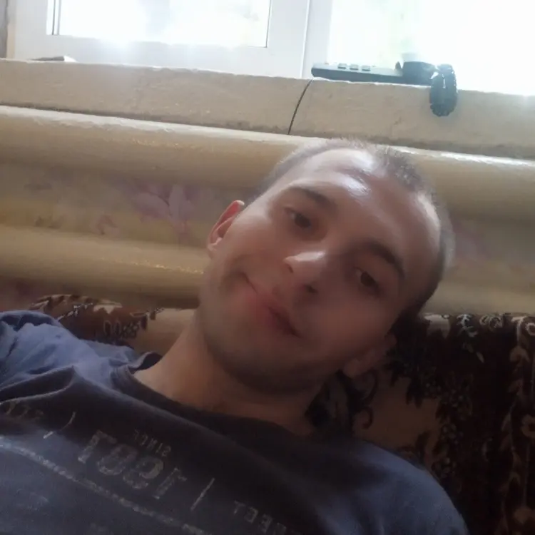 Алексей из Макеевки, мне 26, познакомлюсь для виртуального секса