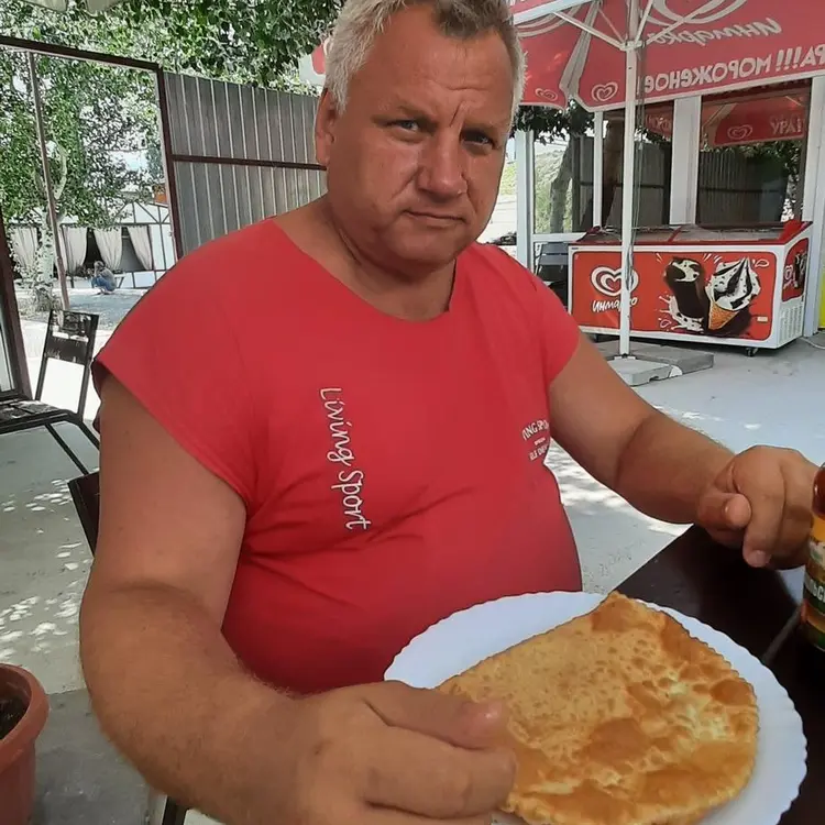 Петр из Сызрани, мне 50, познакомлюсь для секса на одну ночь