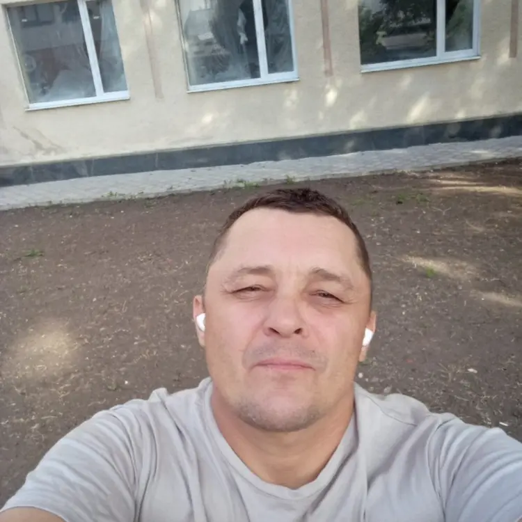 Я Роман, 44, из Ровно, ищу знакомство для регулярного секса