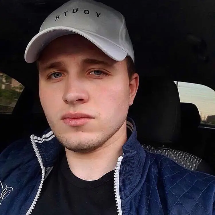 Я Кирилл, 29, из Астрахани, ищу знакомство для постоянных отношений