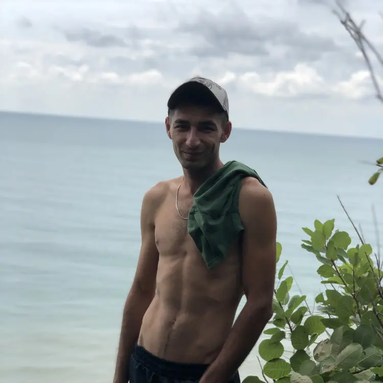 Я Рома, 29, из Каменска, ищу знакомство для регулярного секса
