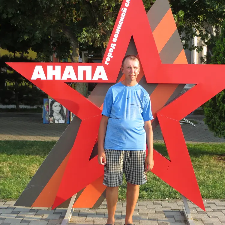 Я Анатолий, 23, из Димитровграда, ищу знакомство для приятного времяпровождения