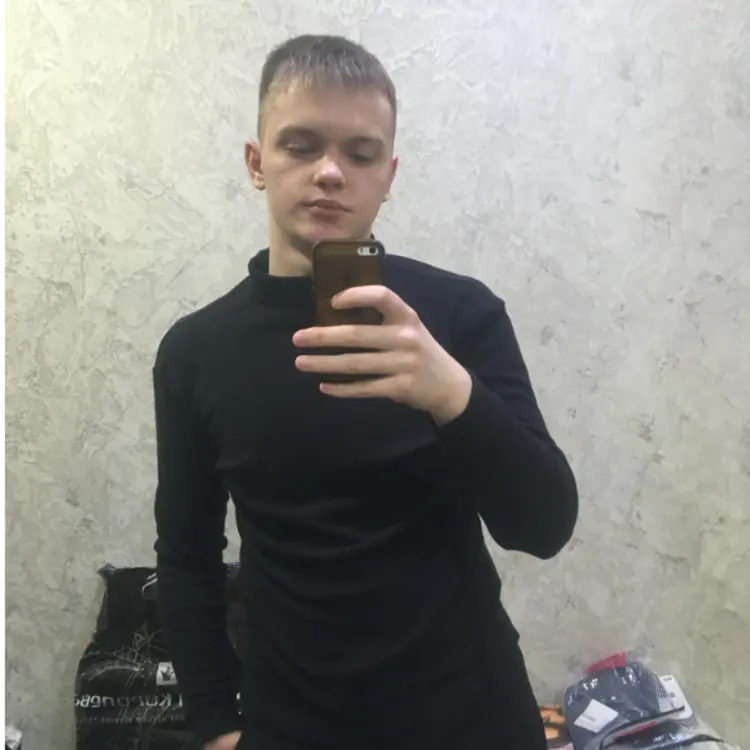 Я Влад, 24, из Иркутска, ищу знакомство для регулярного секса