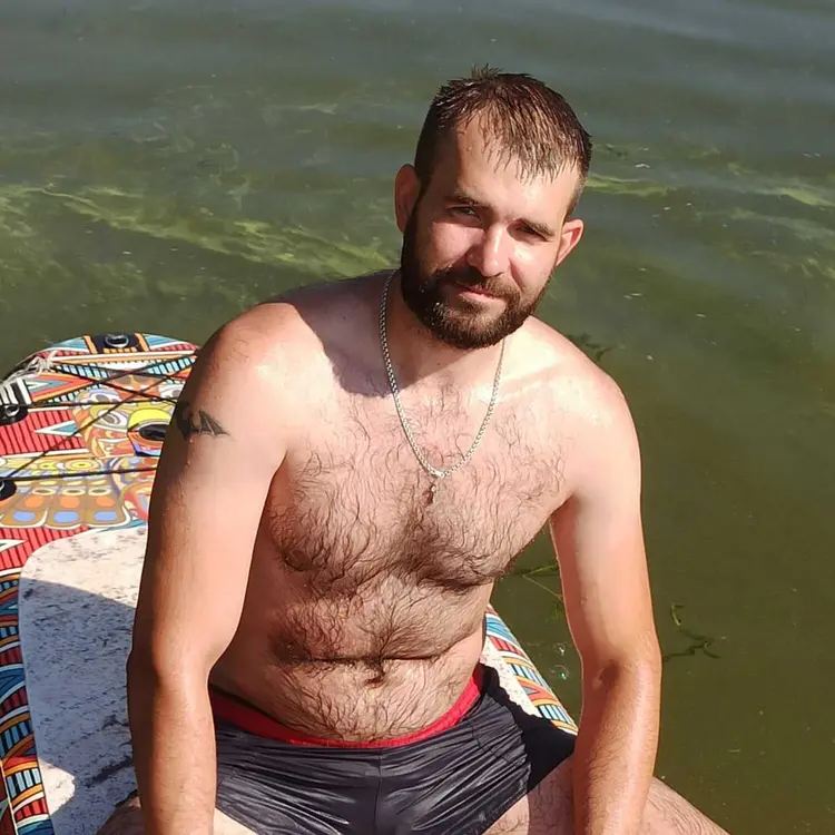 Я Александр, 32, из Саратова, ищу знакомство для регулярного секса