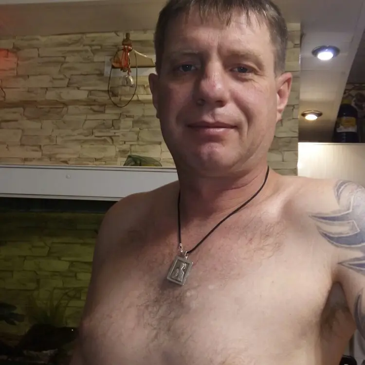 Павел из Усолья-Сибирского, мне 43, познакомлюсь для секса на одну ночь