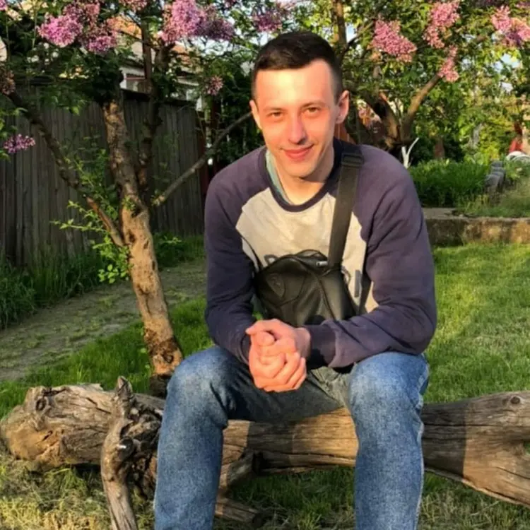 Евгений из Луганска, ищу на сайте регулярный секс