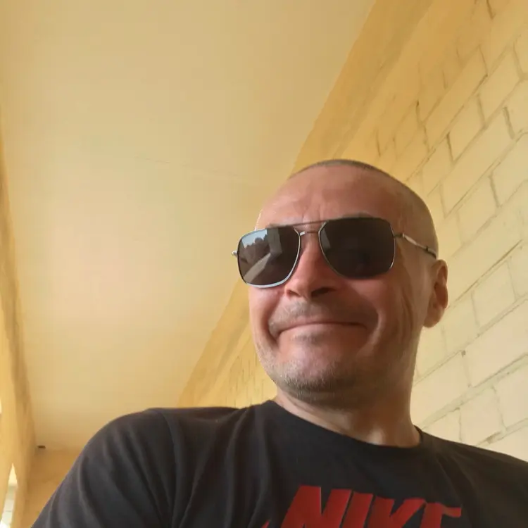 Сергей из Броваров, ищу на сайте секс на одну ночь