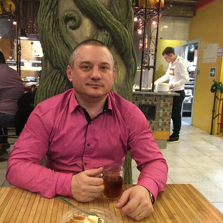 Я Виталий, 47, из Саратова, ищу знакомство для постоянных отношений