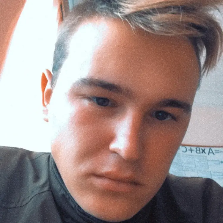 Я Максим, 19, из Ульяновска, ищу знакомство для секса на одну ночь