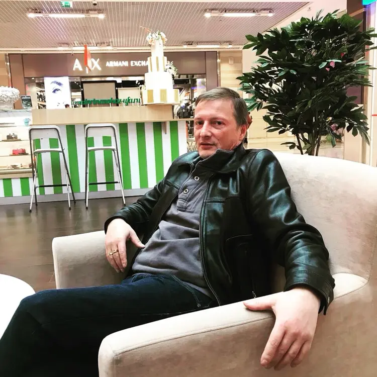Я Юрий Z, 41, из Подольска, ищу знакомство для регулярного секса