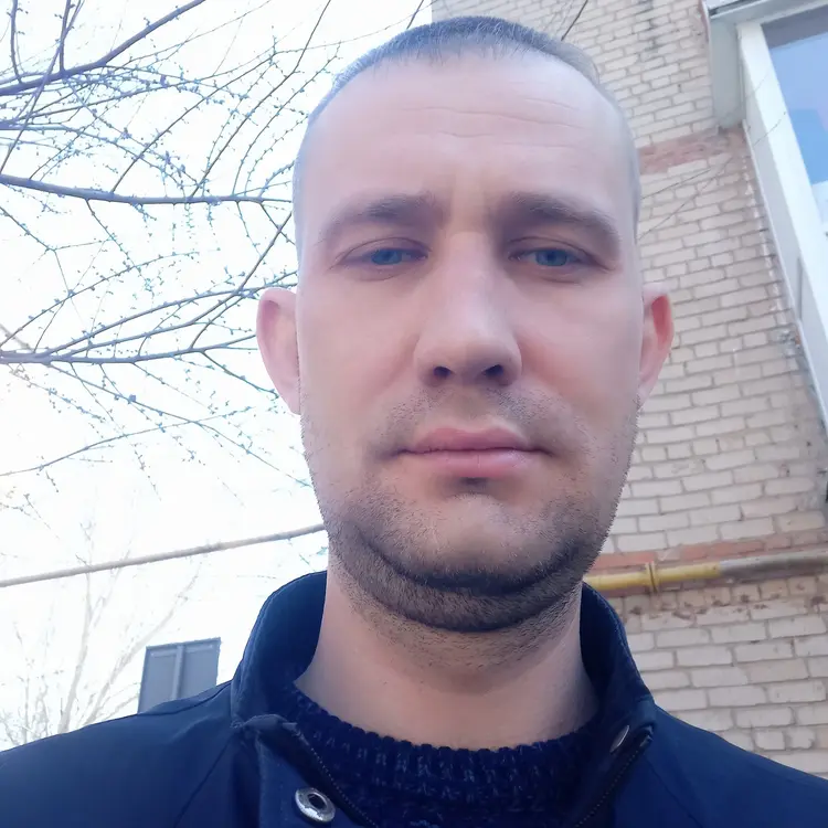Я Василий, 34, знакомлюсь для постоянных отношений в Мирнограде