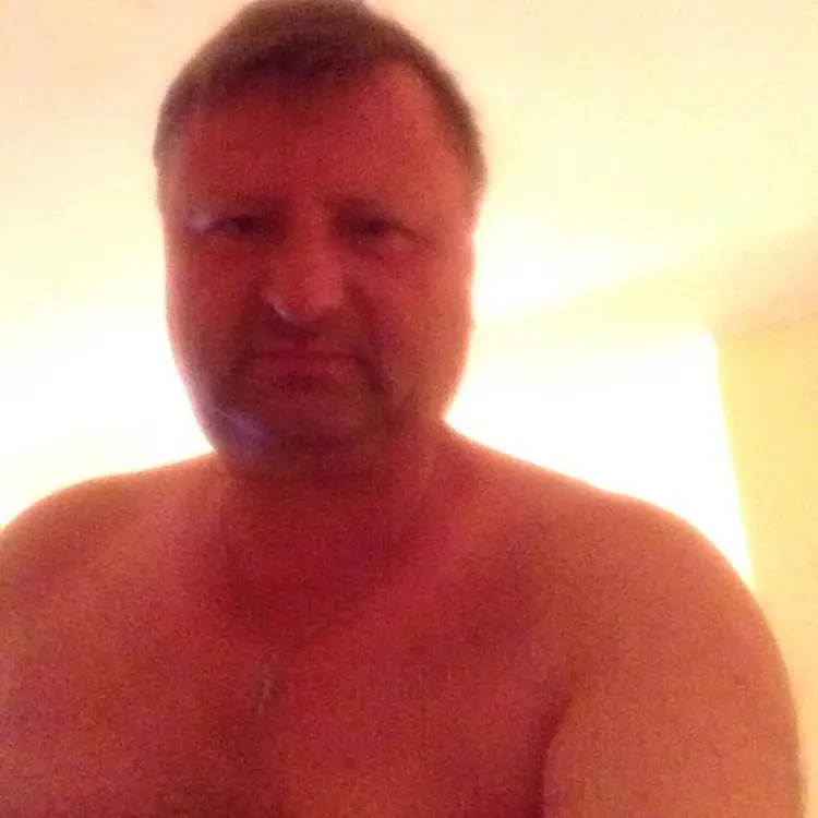 Олег из Соснового Бора, ищу на сайте секс на одну ночь