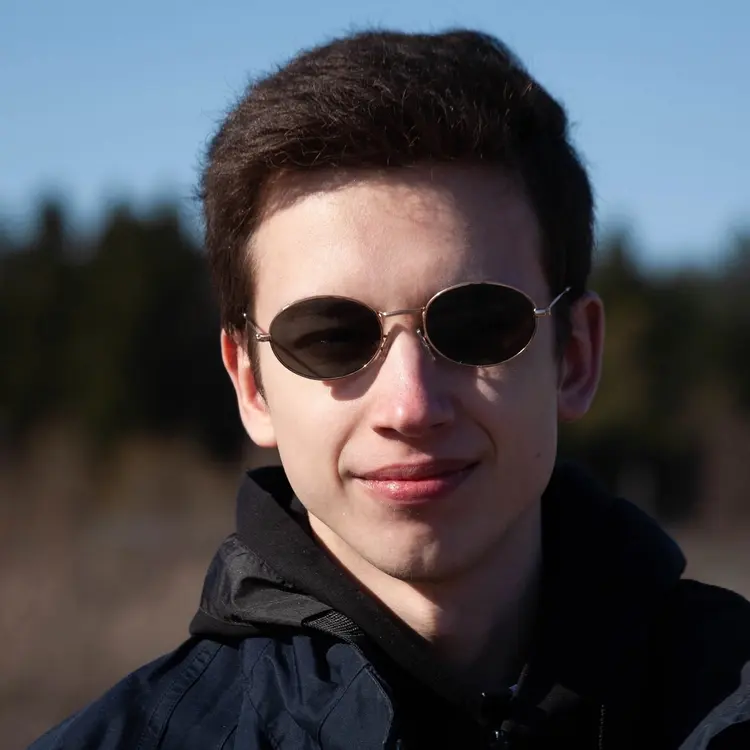 Я Илья, 23, из Санкт-Петербурга, ищу знакомство для регулярного секса