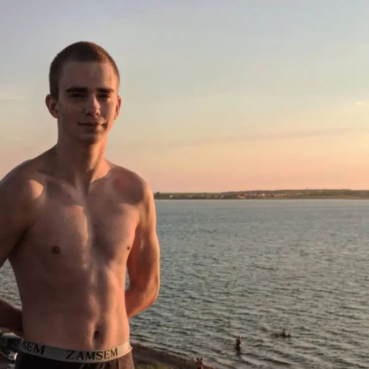 Я Dmitry, 21, из Уфы, ищу знакомство для секса на одну ночь