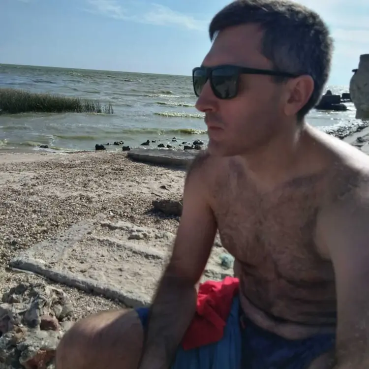 Я Илья, 40, из Ростова-на-Дону, ищу знакомство для постоянных отношений