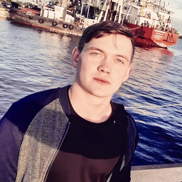 Я Ярик, 28, знакомлюсь для регулярного секса в Архангельске