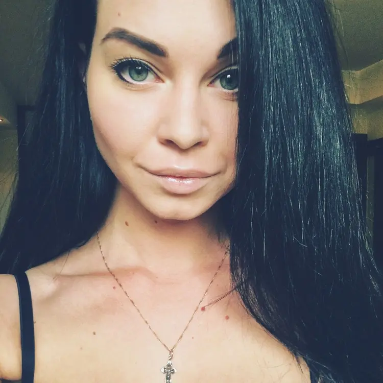 Я Юля, 24, из Владивостока, ищу знакомство для секса на одну ночь