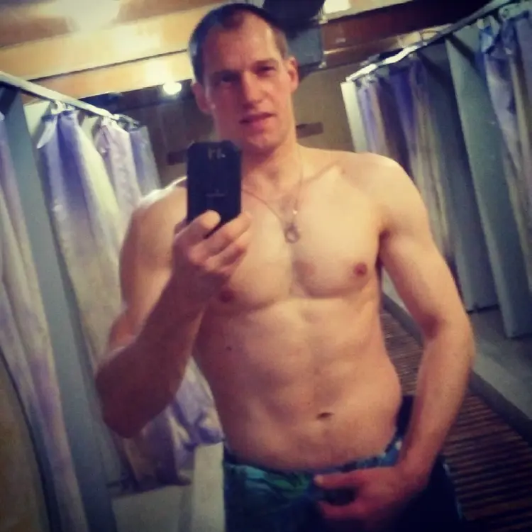 Я Роман, 40, из Южно-Сахалинска, ищу знакомство для секса на одну ночь