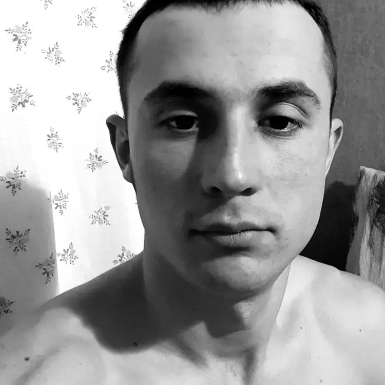 Я Артём, 28, из Днепра, ищу знакомство для виртуального секса