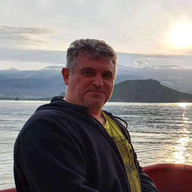 Я Андрей, 56, из Корсакова, ищу знакомство для приятного времяпровождения