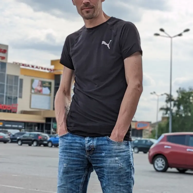 Sergo из Ровно, ищу на сайте секс на одну ночь