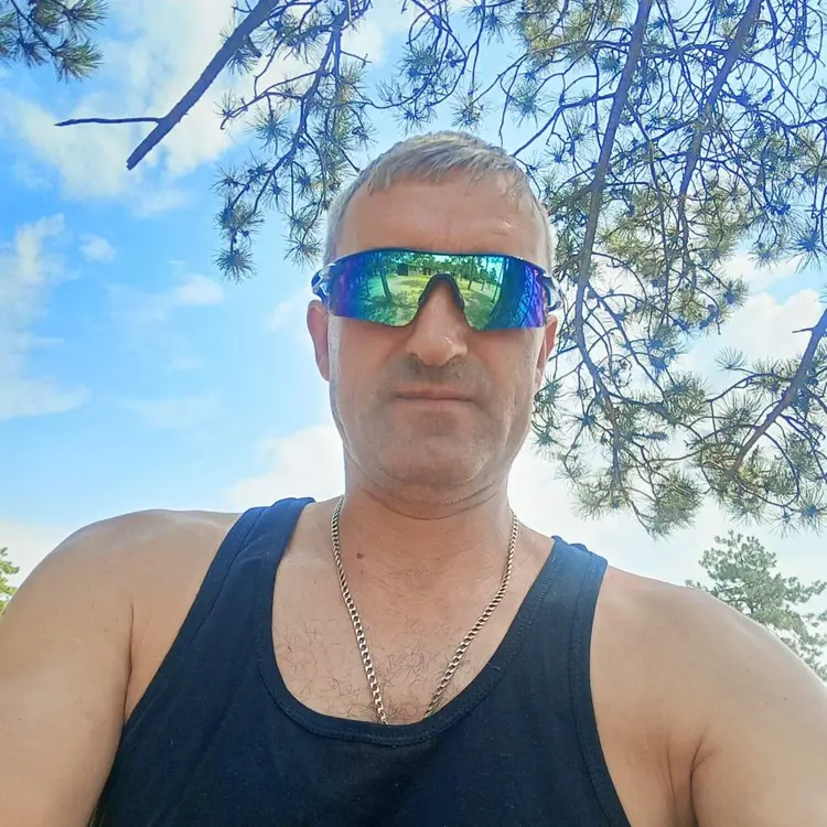 Sergey из Пятигорска, мне 40, познакомлюсь для регулярного секса