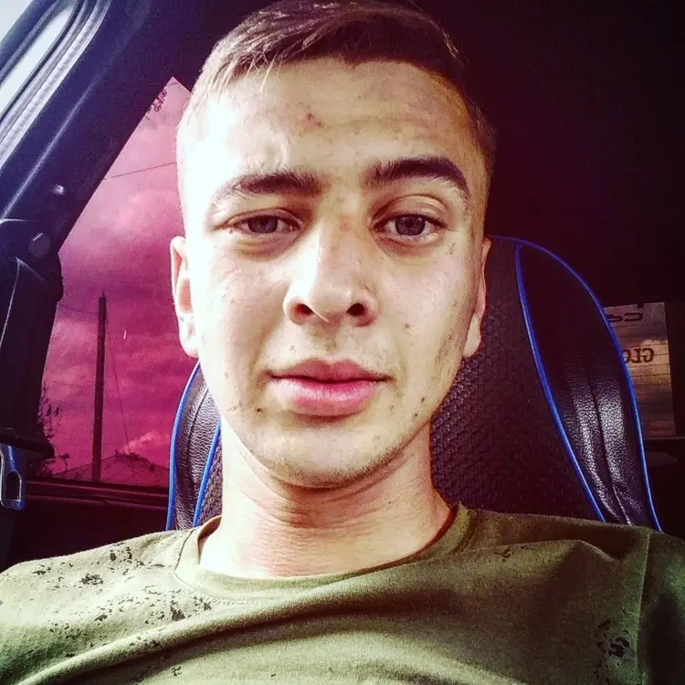 Я Сержик, 22, из Белгорода, ищу знакомство для регулярного секса