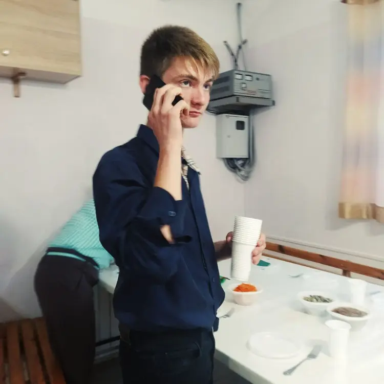 Я Илья, 19, из Челябинска, ищу знакомство для постоянных отношений