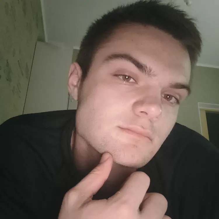 Я Алексей, 19, из Гомеля, ищу знакомство для регулярного секса