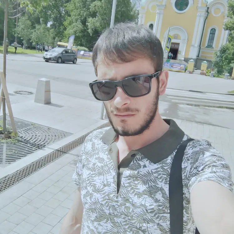 Я Георгий, 26, из Гатчины, ищу знакомство для секса на одну ночь