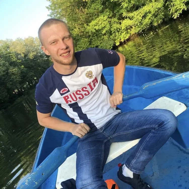 Я Евгений, 27, знакомлюсь для регулярного секса в Курске