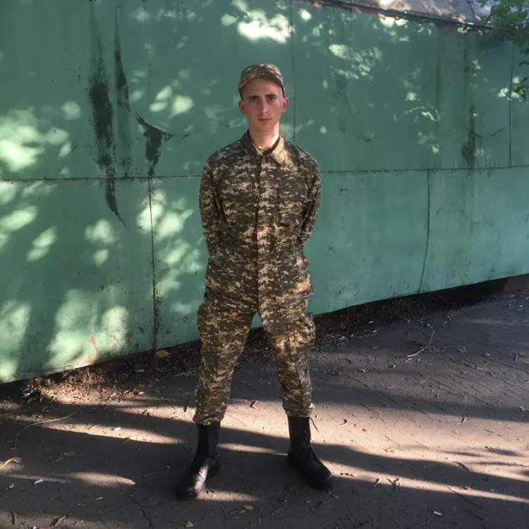 Я Саша, 28, из Зыряновска, ищу знакомство для секса на одну ночь