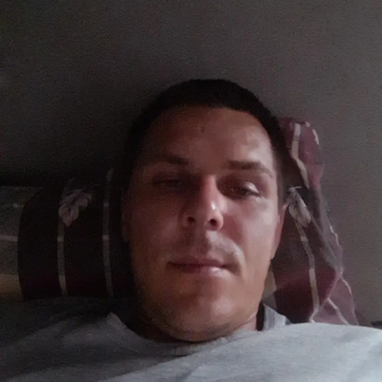 Я Антон, 27, из Барановичей, ищу знакомство для виртуального секса